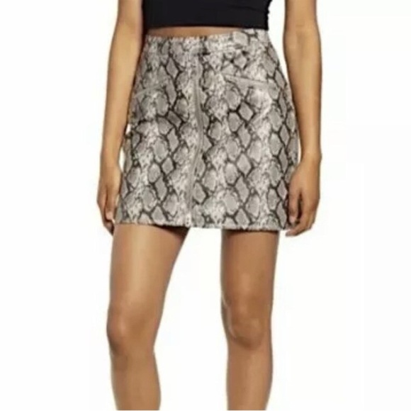 Divided By H&M Woman’s 0 Faux Snake Print Mini Skirt - Picture 1 of 8